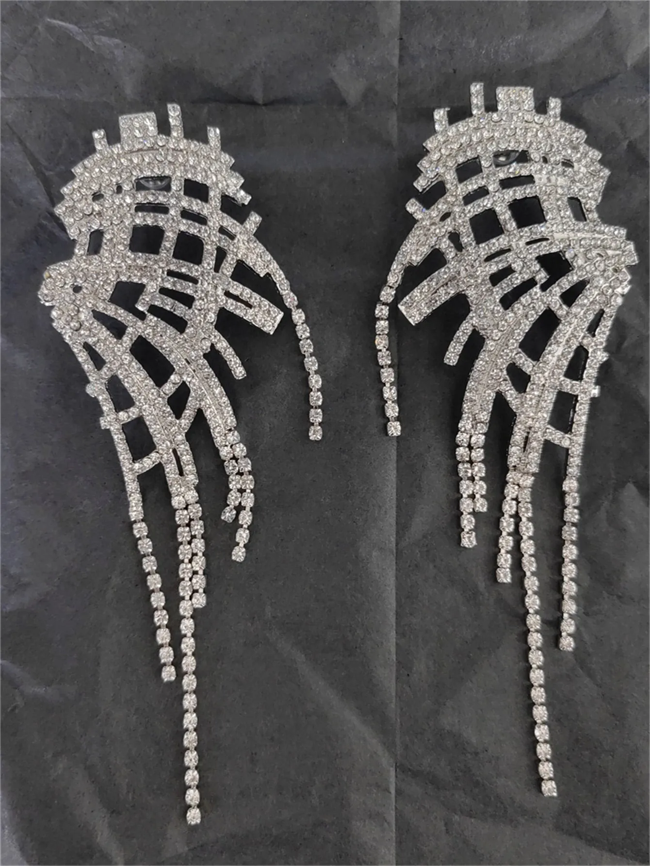 1pair European And American Style Silver Dangle Earrings With Rhinestone Accent And Long Tassel Drops