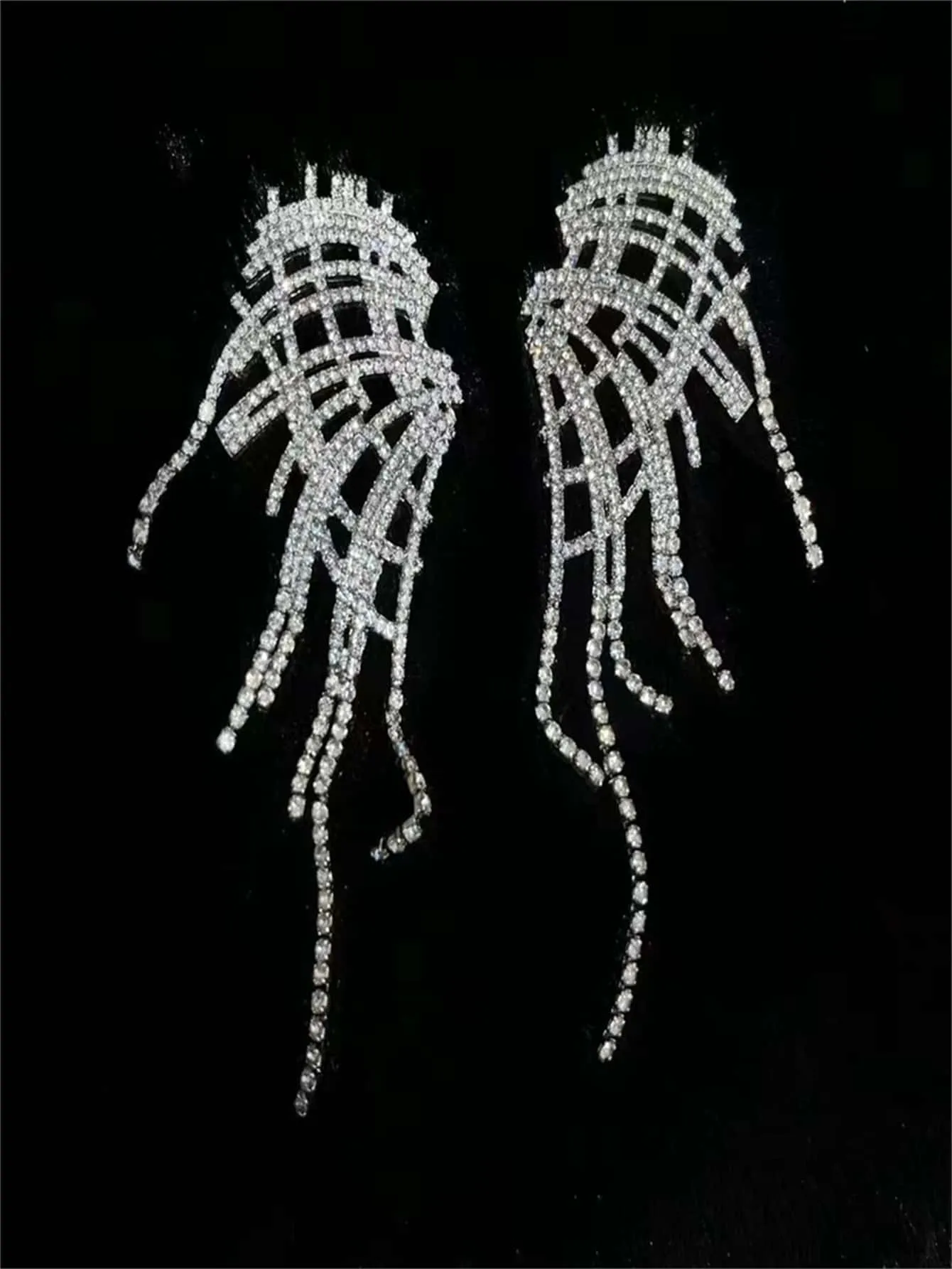 1pair European And American Style Silver Dangle Earrings With Rhinestone Accent And Long Tassel Drops