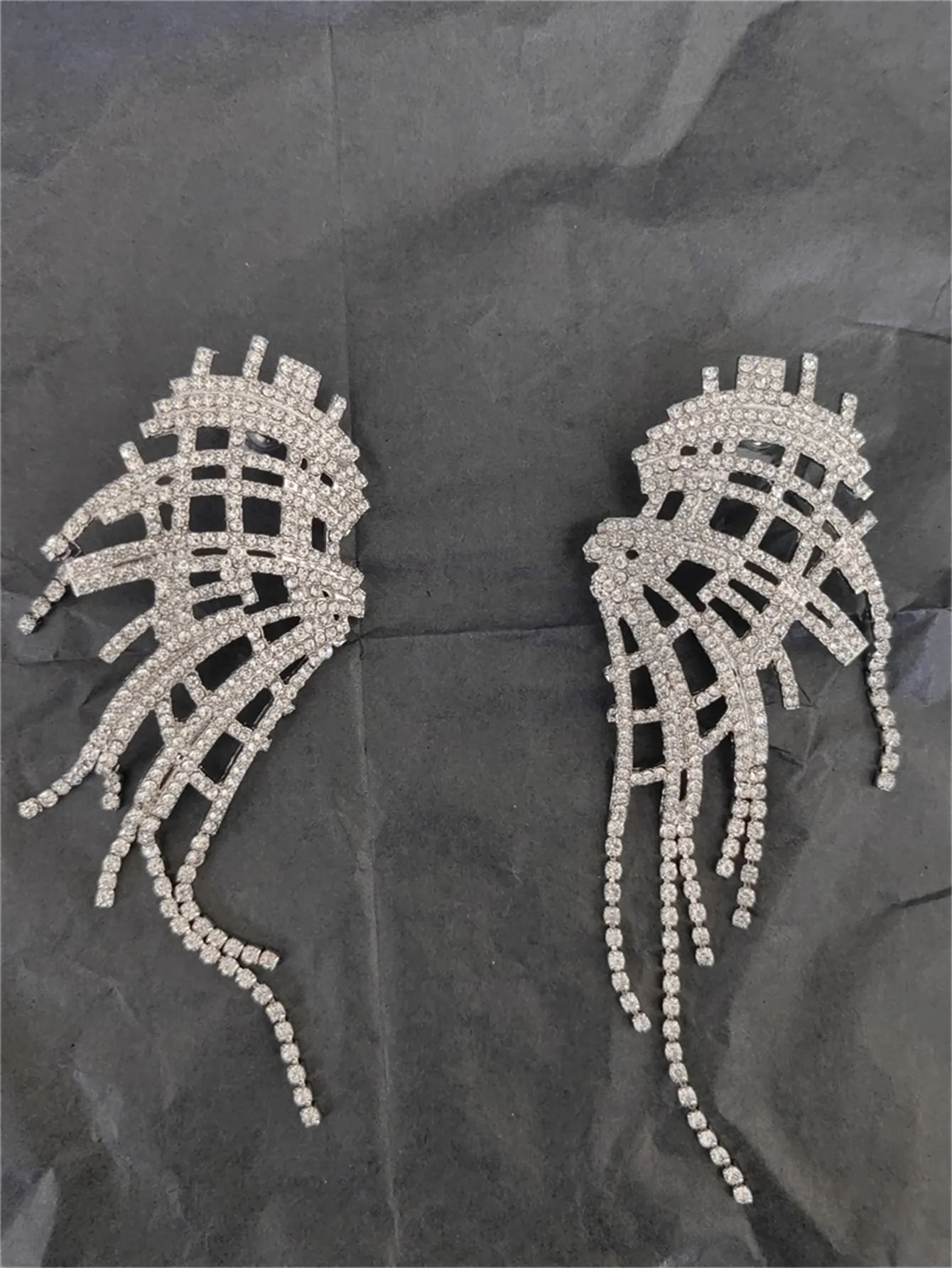 1pair European And American Style Silver Dangle Earrings With Rhinestone Accent And Long Tassel Drops