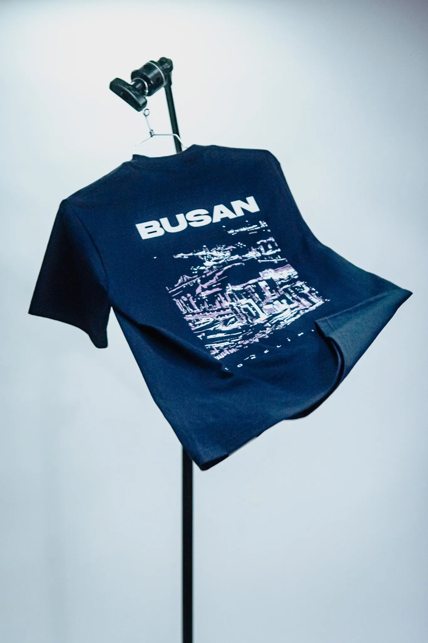 BUSAN TEE (NAVY)