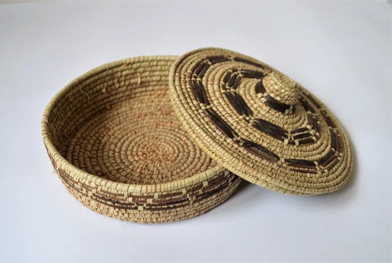 Rustic style Round basket with lid made in Shalateen Egypt, Nomad